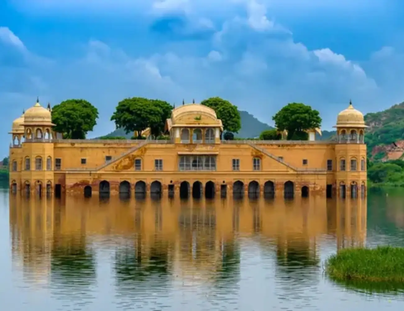 Jal Mahal water palace Jaipur India Desert Holidays
